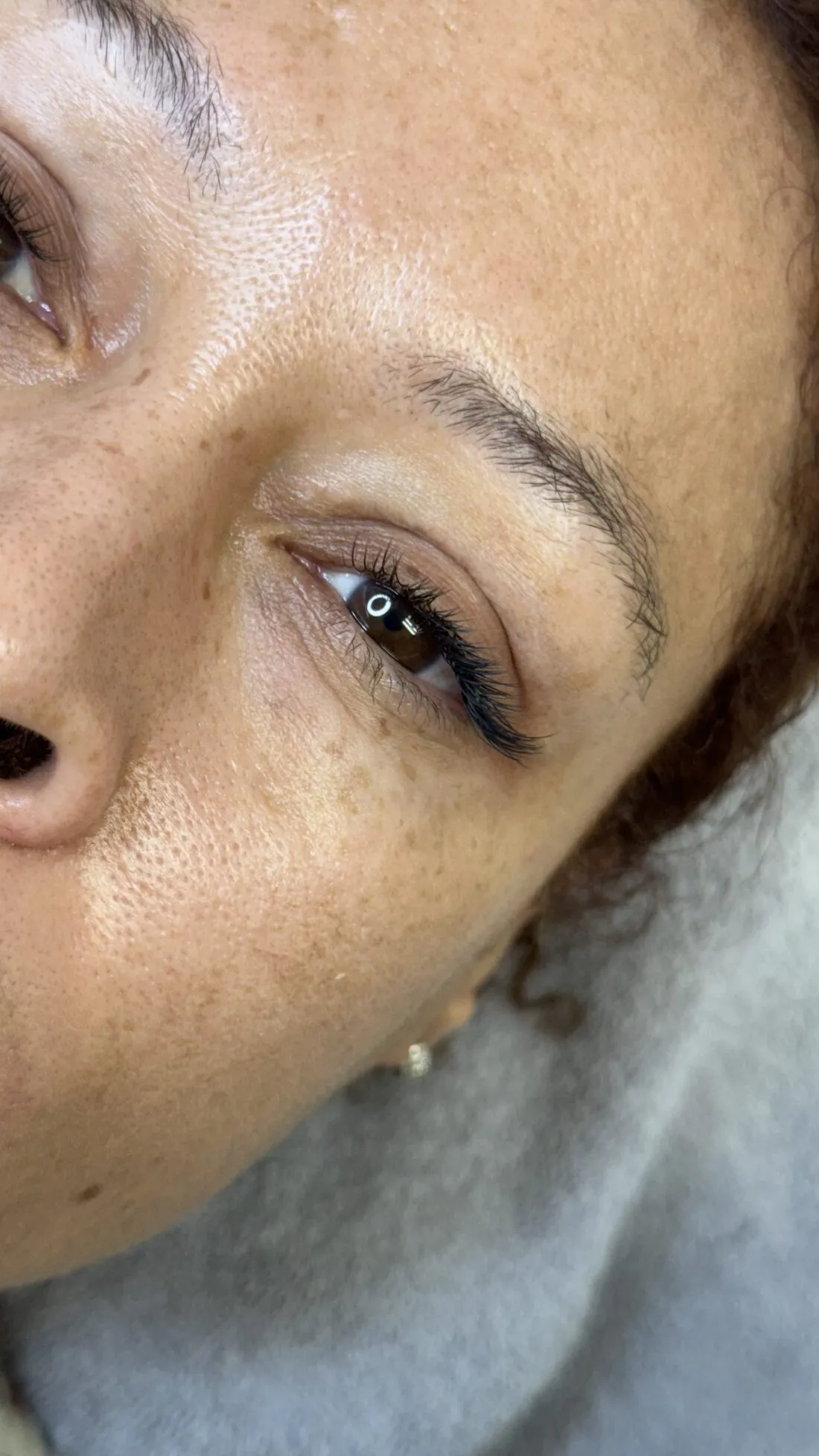 Full set of lash extensions with long retention applied at Lashes by Shigeru